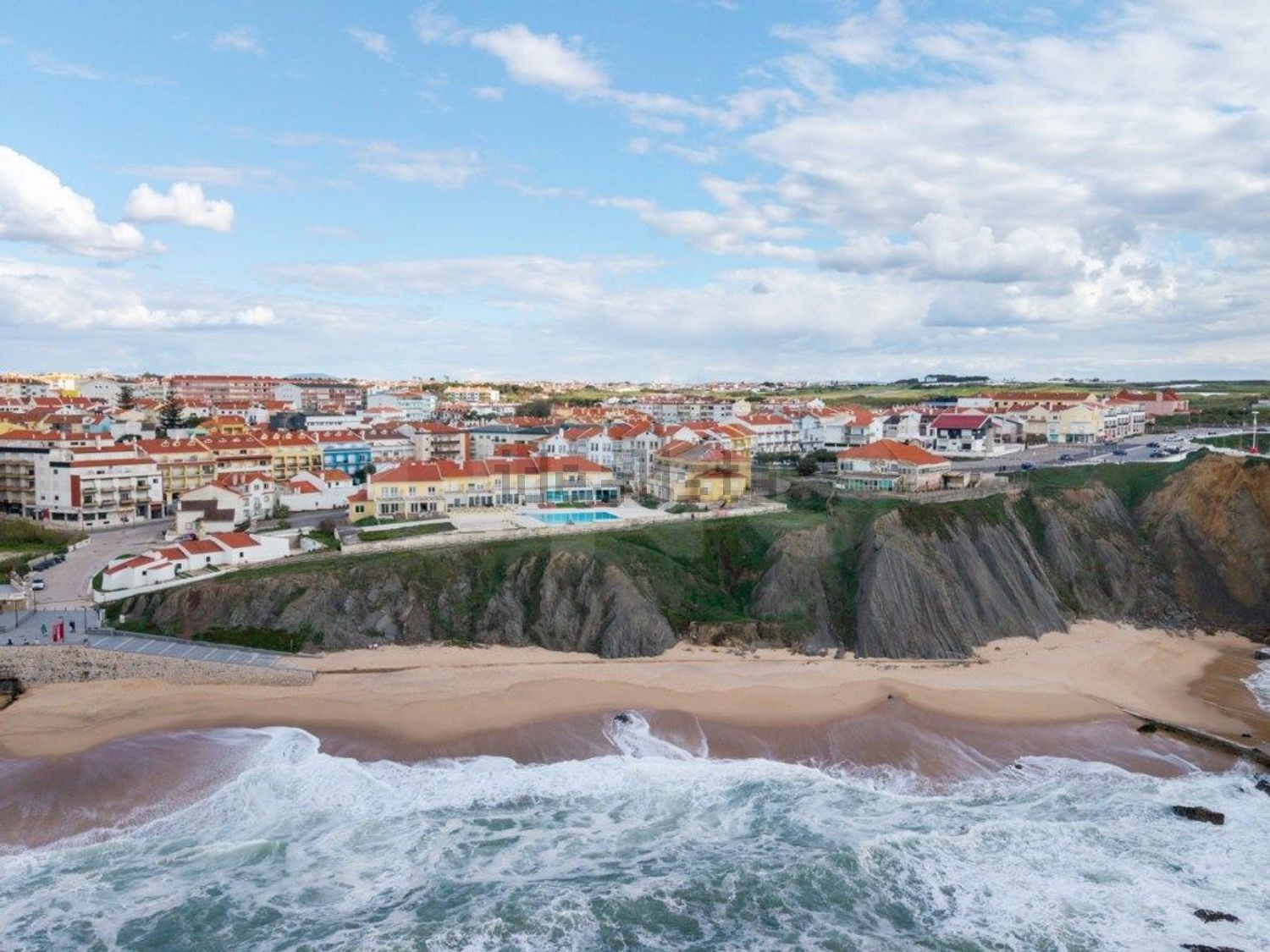 小楼房或独栋别墅出售在Rua José Joaquim de Miranda - 视线