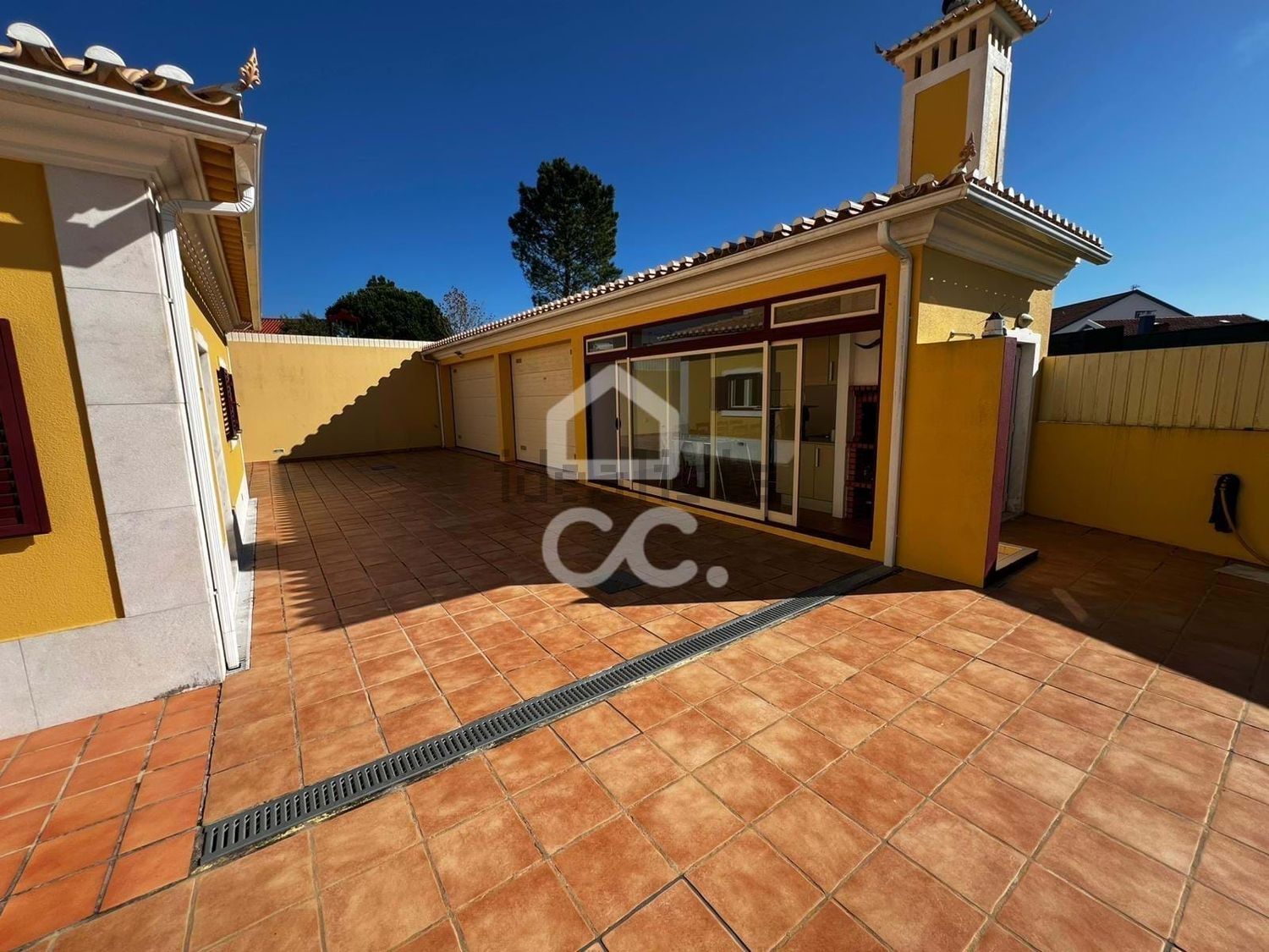 小楼房或独栋别墅出售在Milharado - 院子