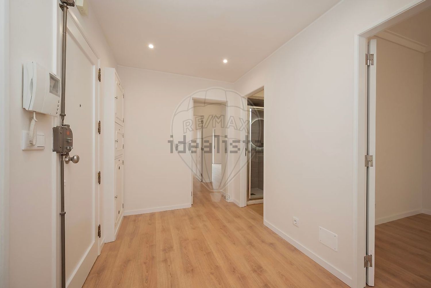 公寓 t2出售在Rua Luís Pastor de Macedo - 过道