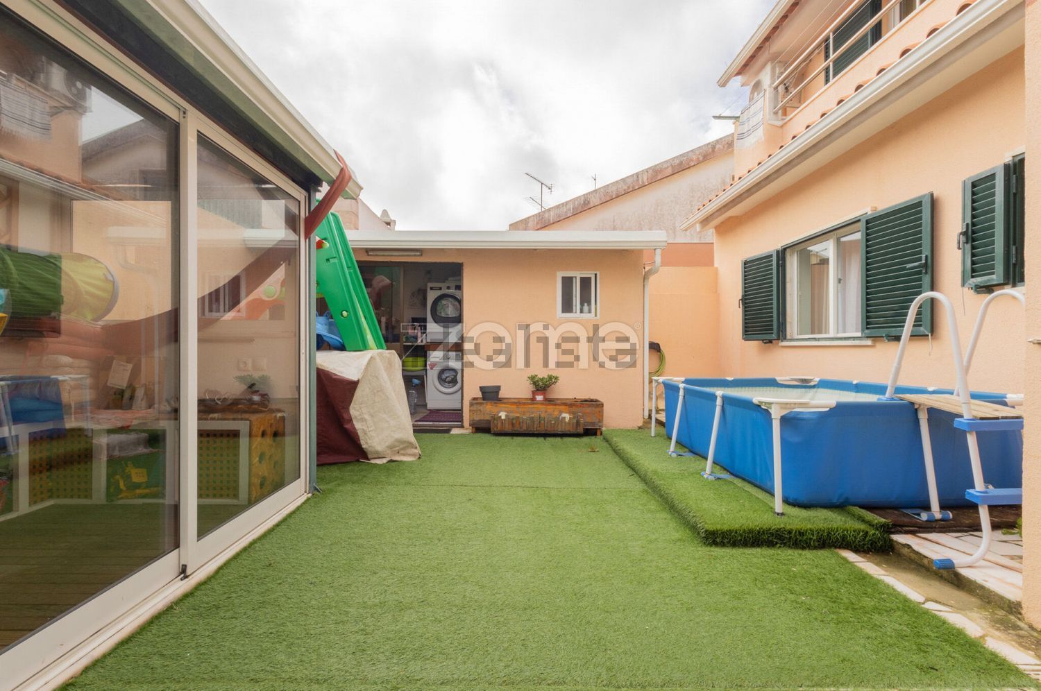 小楼房或独栋别墅出售在Rua Luís Vaz de Camões s/n - 花园