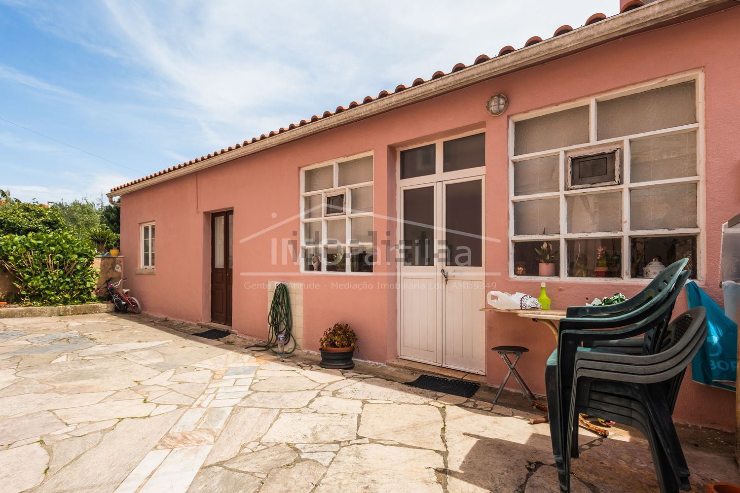 小楼房或独栋别墅出售在Rua Serpa Pinto s/n - 外立面