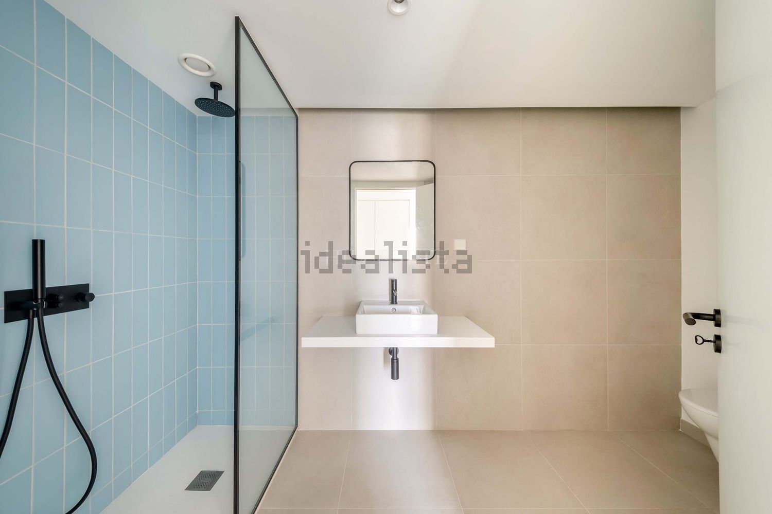 出租公寓 t2在Rua Bombeiros Voluntários do Barreiro, 31 - 卫生间