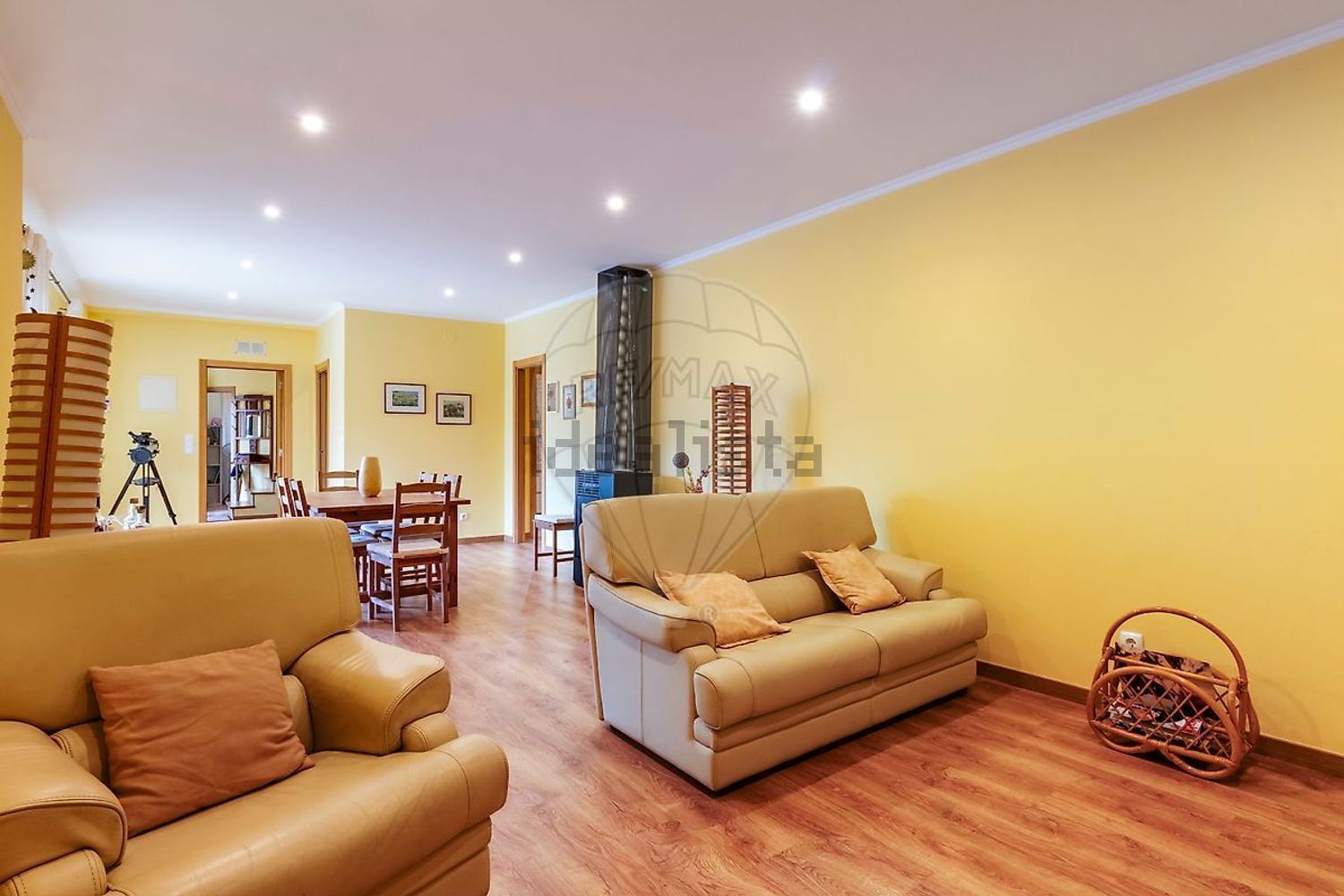 小楼房或独栋别墅出售在Estrada de Paços - 客厅