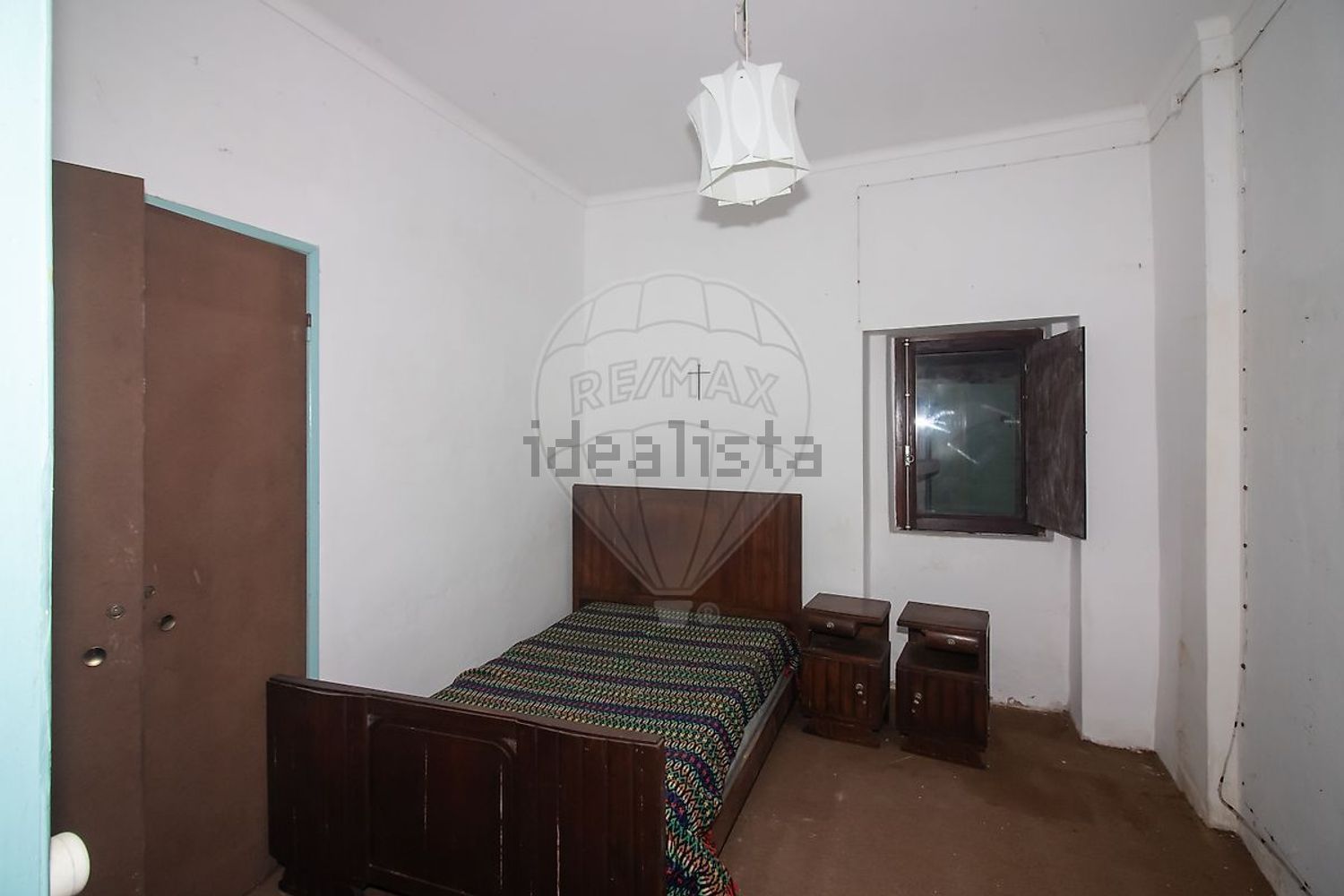 小楼房或独栋别墅出售在São Quintino - 卧室