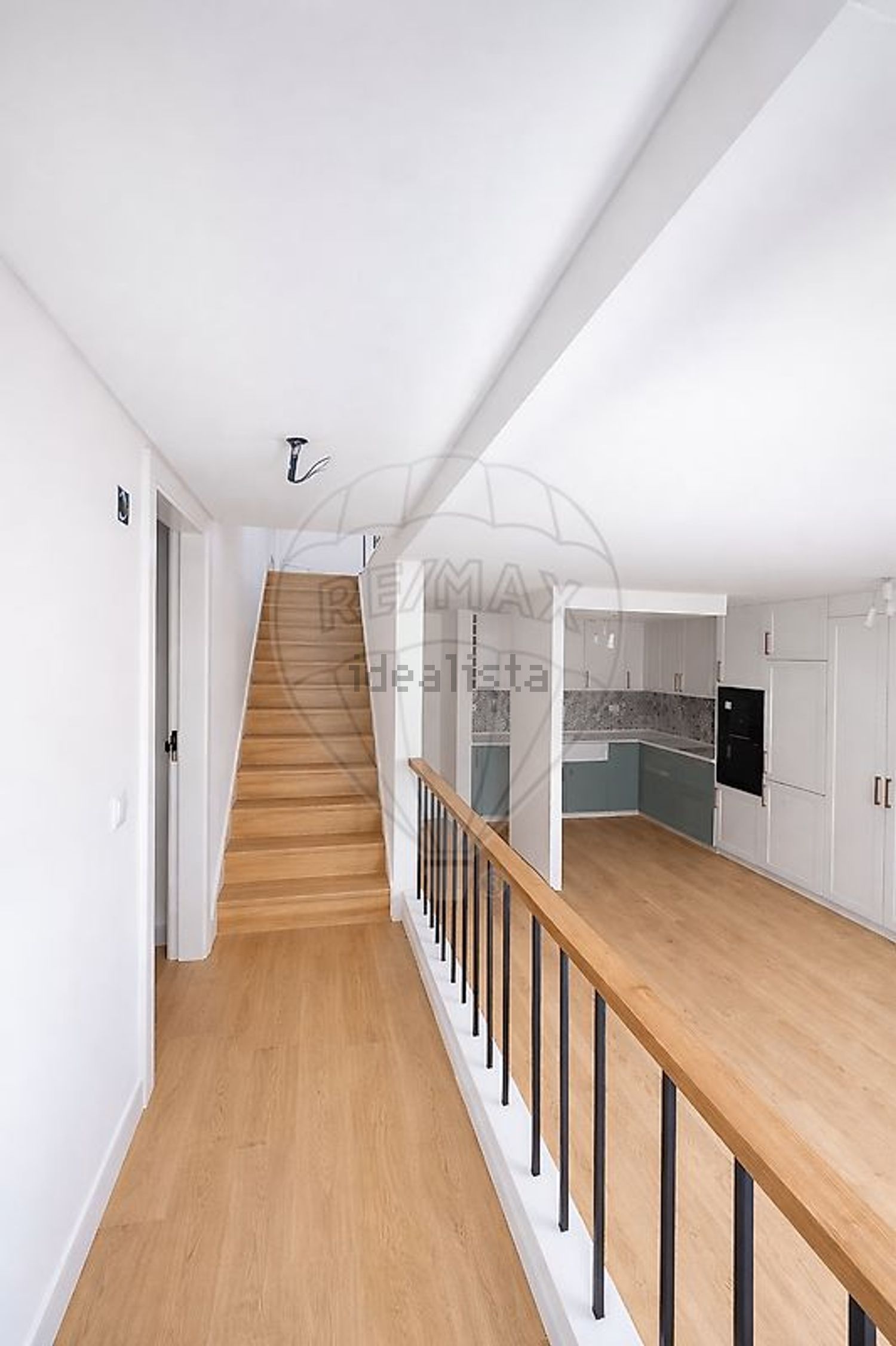 小楼房或独栋别墅出售在Rua da Ribeirinha - 详情