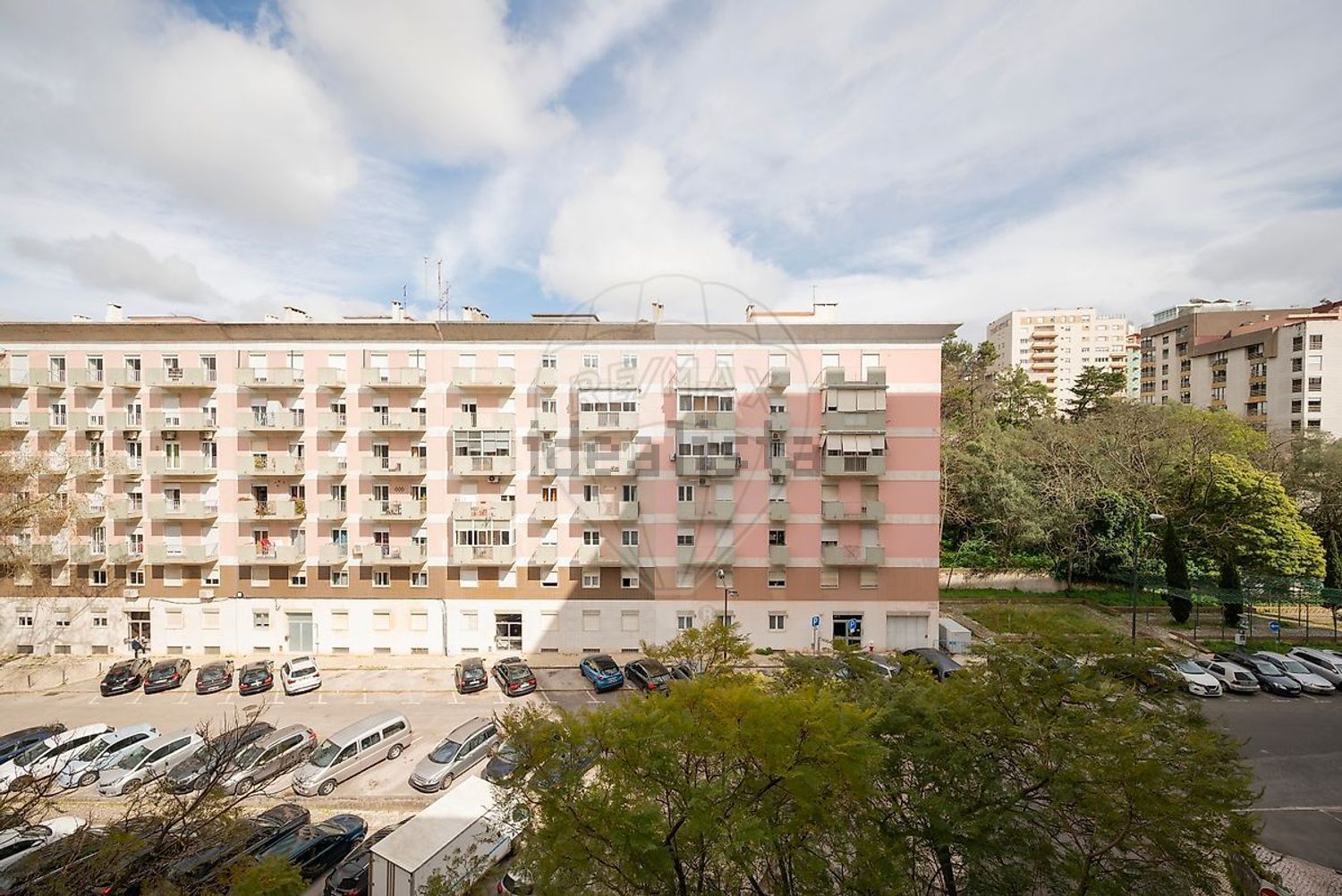 公寓 t2出售在Rua Luís Pastor de Macedo - 视线