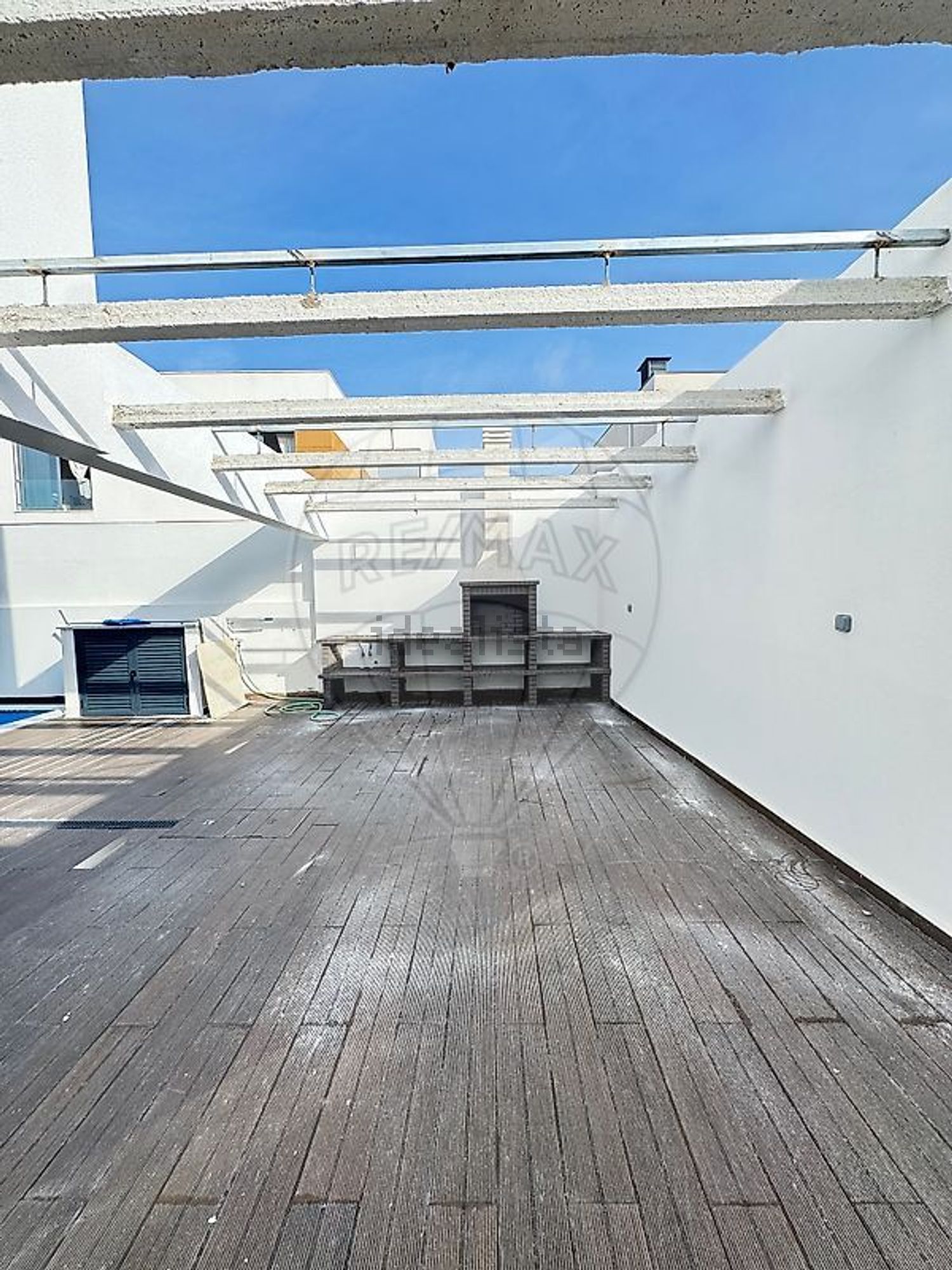 小楼房或独栋别墅出售在Alameda Miguel Torga - 阳台