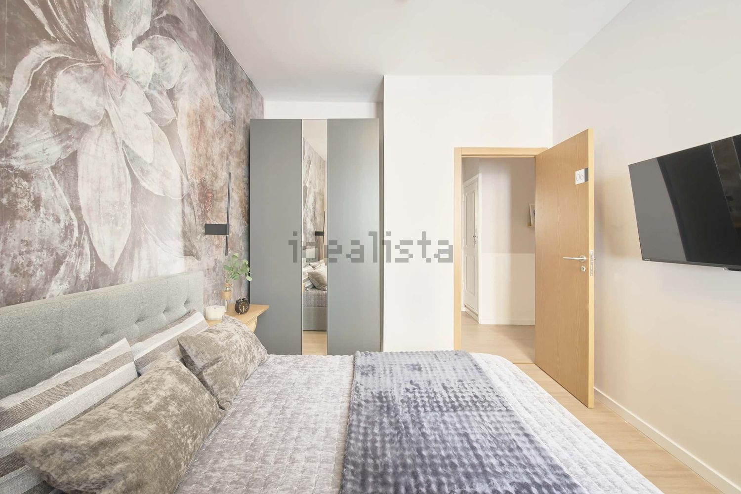 出租房间在Largo Vitorino Damásio, 2 - 卧室