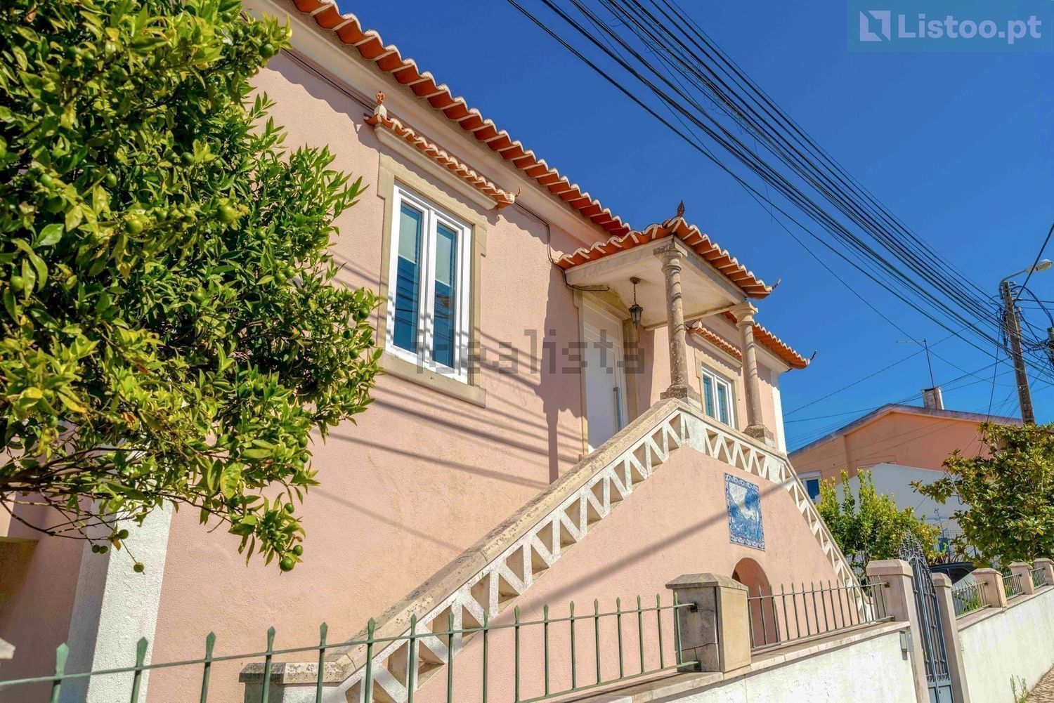 小楼房或别墅出售在Rua Dom António Correia de Sá - 外立面