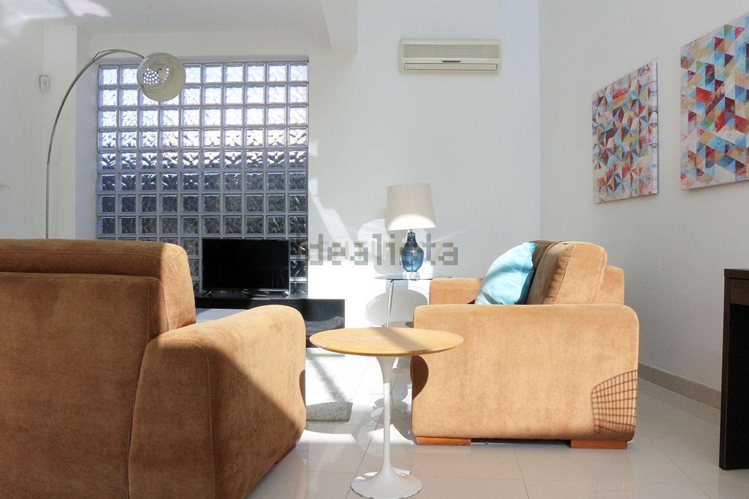 出租小楼房或独栋别墅R. Amadeu de Sousa Cardoso s/n - 客厅