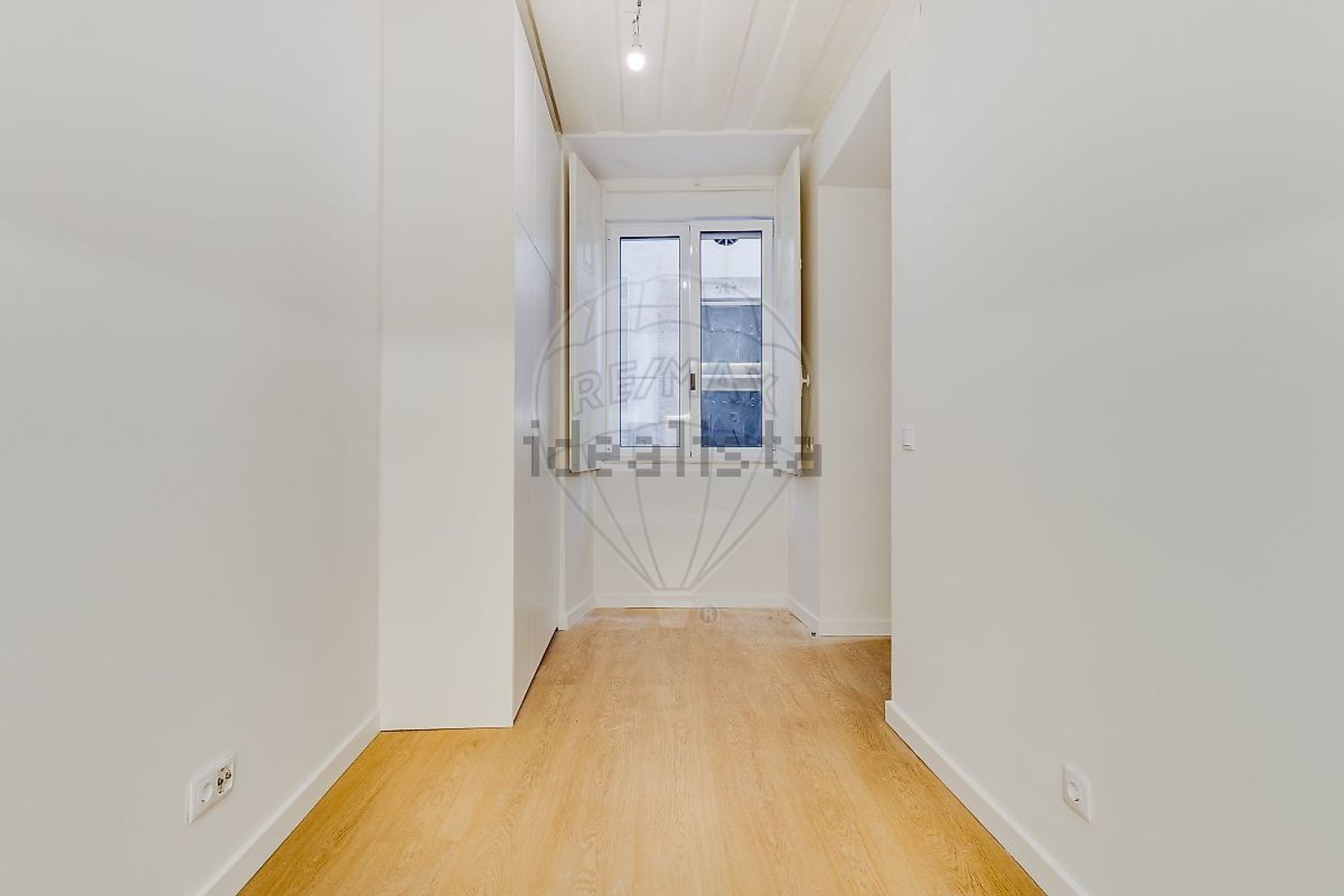 公寓 t1出售在Rua da Oliveirinha - 过道