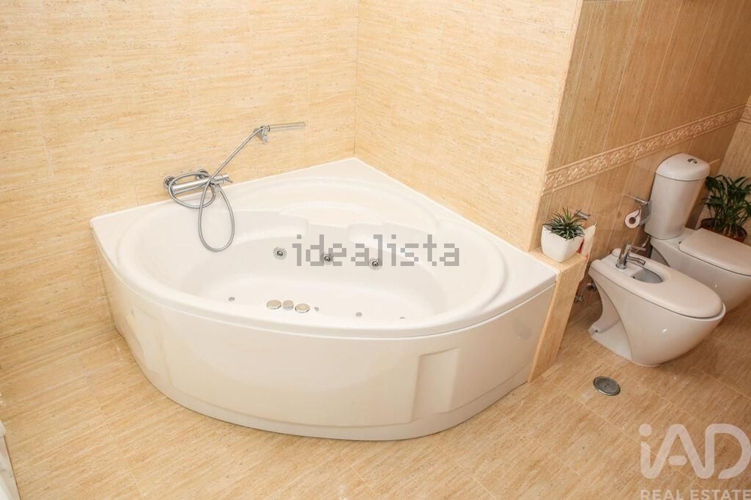 小楼房或独栋别墅出售在Encarnação - 卫生间