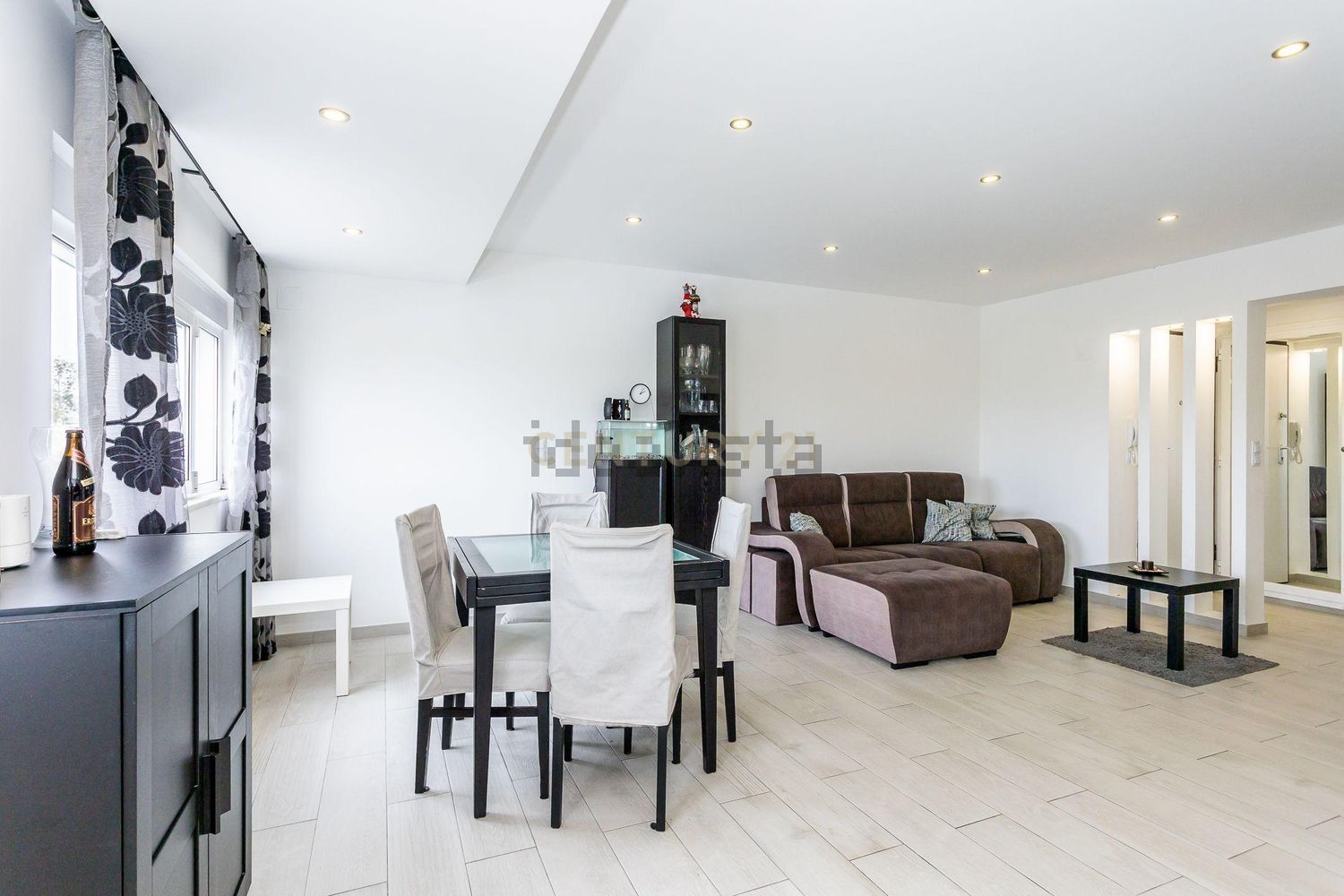 公寓 t2出售在Rua Luís Cristino da Silva, 222 - 客厅