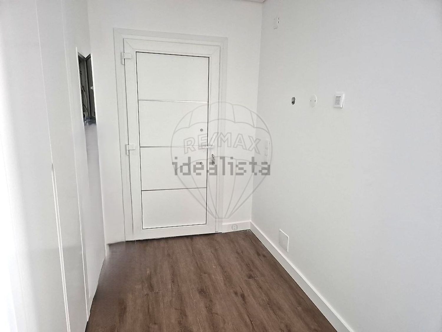 小楼房或独栋别墅出售在Rua 27 - 照片