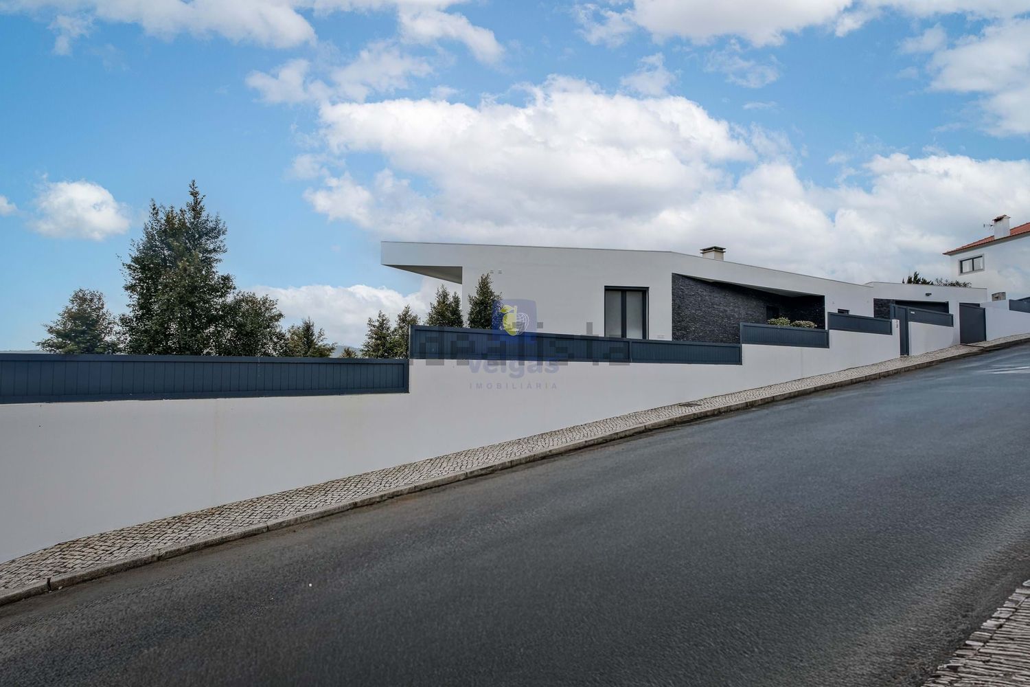 小楼房或别墅出售在Lousa - 外立面