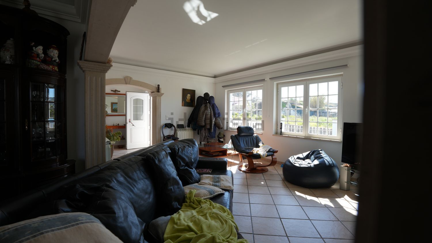 小楼房或独栋别墅出售在Estrada da Tomadia s/n - 客厅