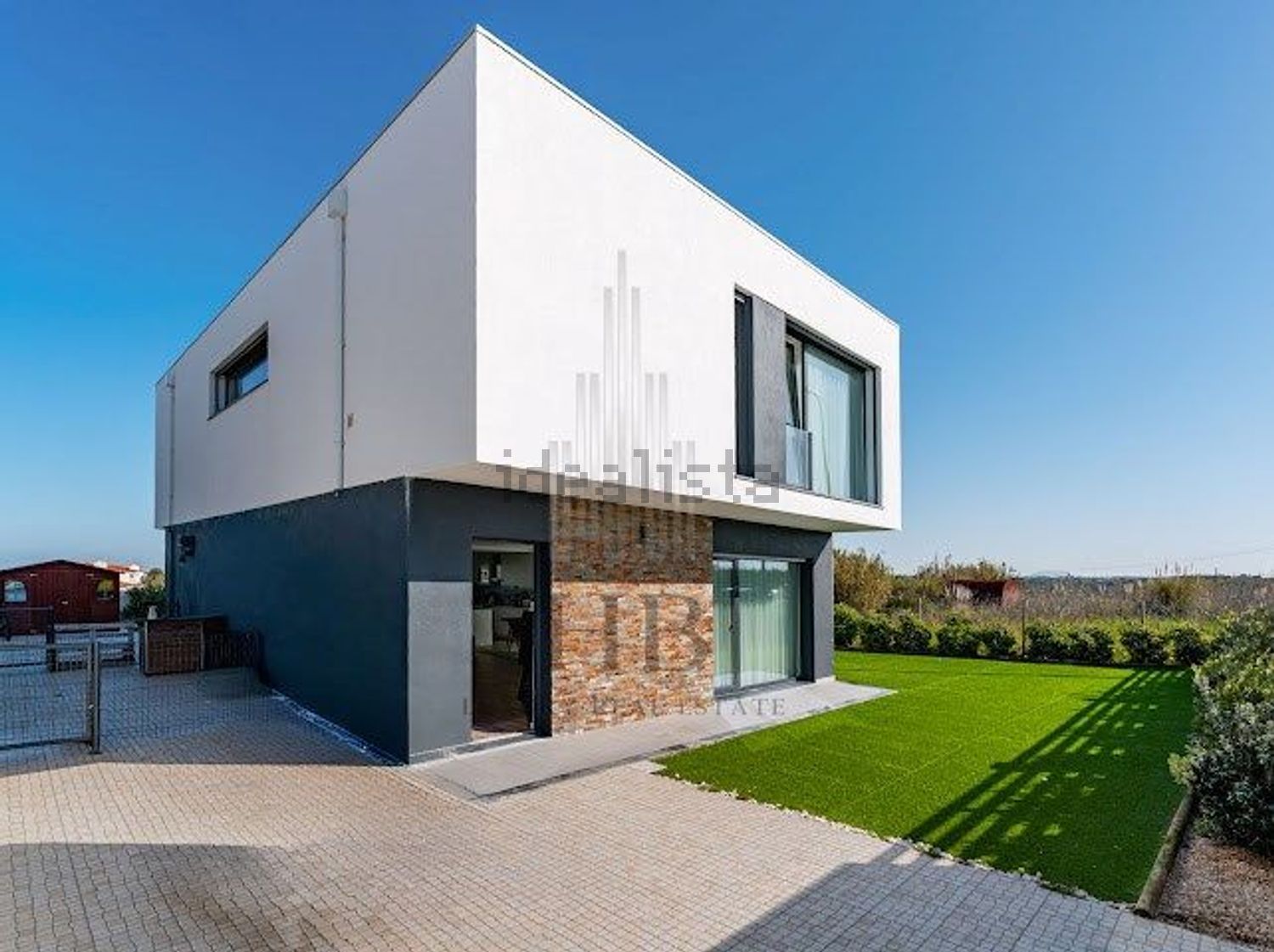 小楼房或独栋别墅出售magoito - 外立面