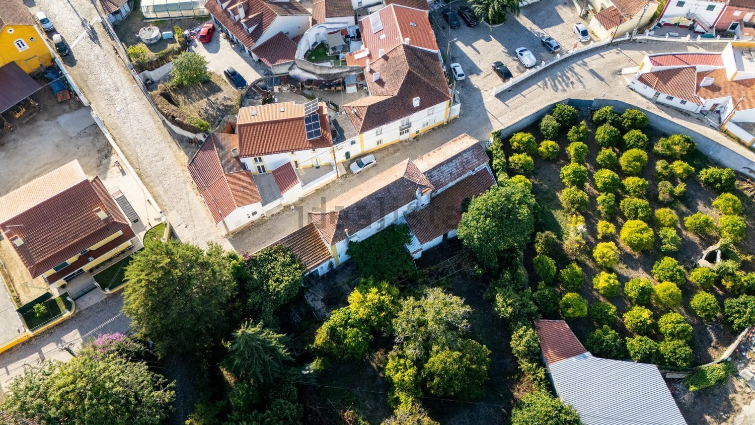 小楼房或独栋别墅出售在Rua Direita - 视线