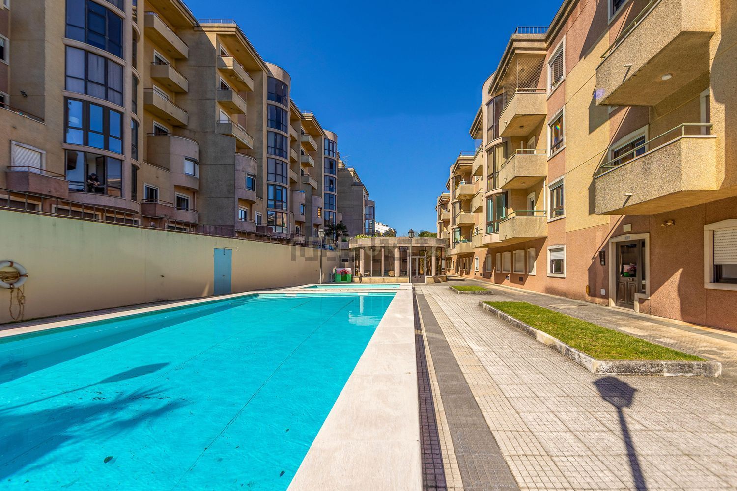 公寓 t4出售在Rua David Mourão-Ferreira s/n - 游泳池