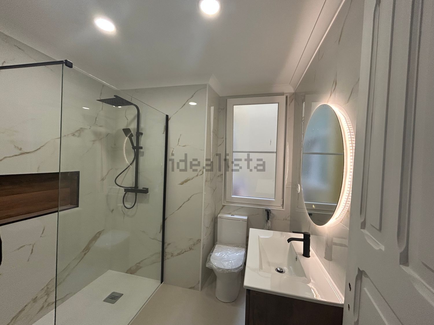 公寓 t3出售在Avenida General Roçadas, 105 - 卫生间