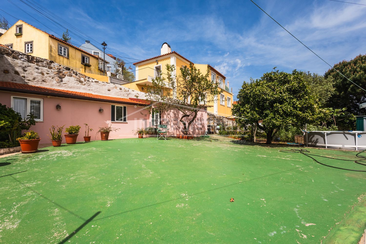 小楼房或独栋别墅出售在Rua Serpa Pinto s/n - 外立面