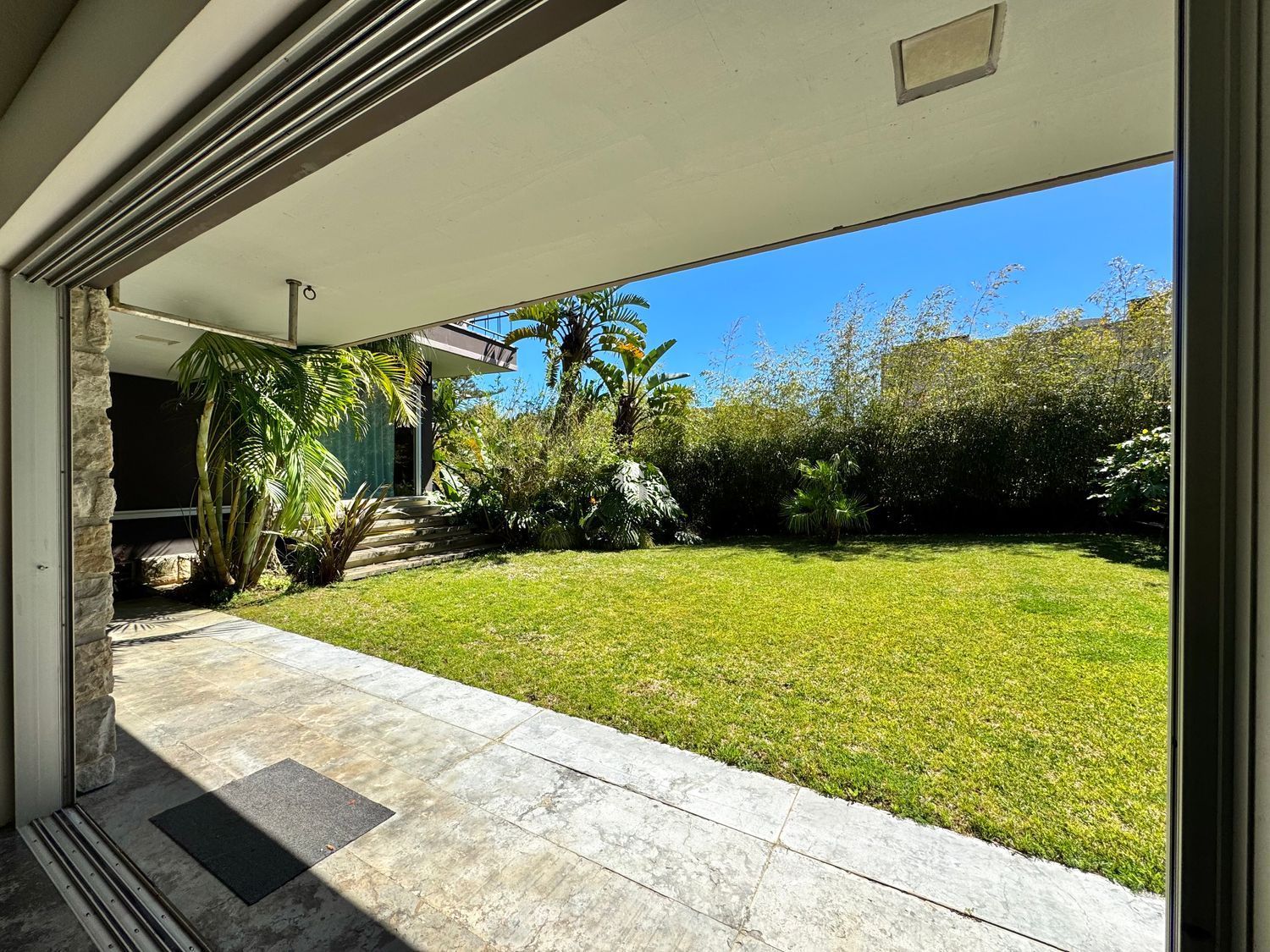 小楼房或独栋别墅出售在Avenida Marechal Carmona, 631 - 照片