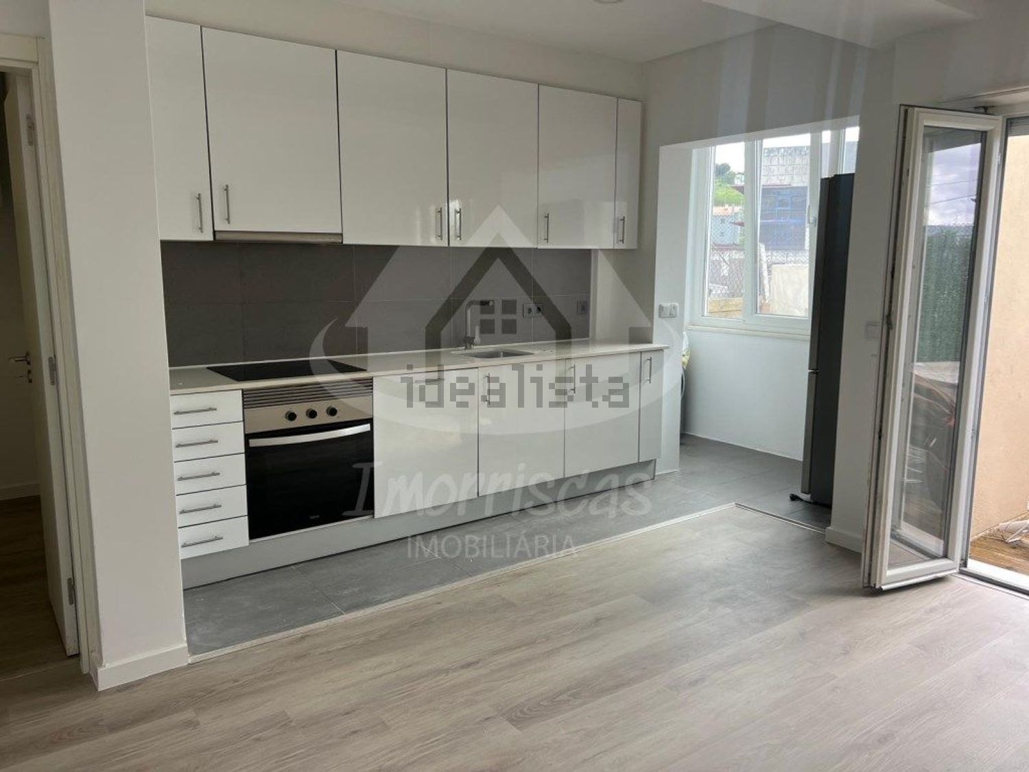 公寓 t2出售在Rua Cidade da Horta, 5 - 厨房