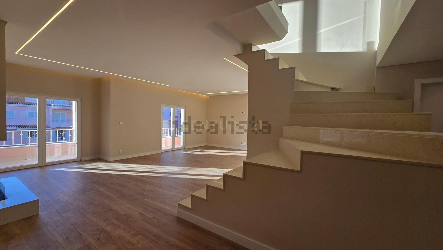 复式公寓出售在Costa da Guia - 详情