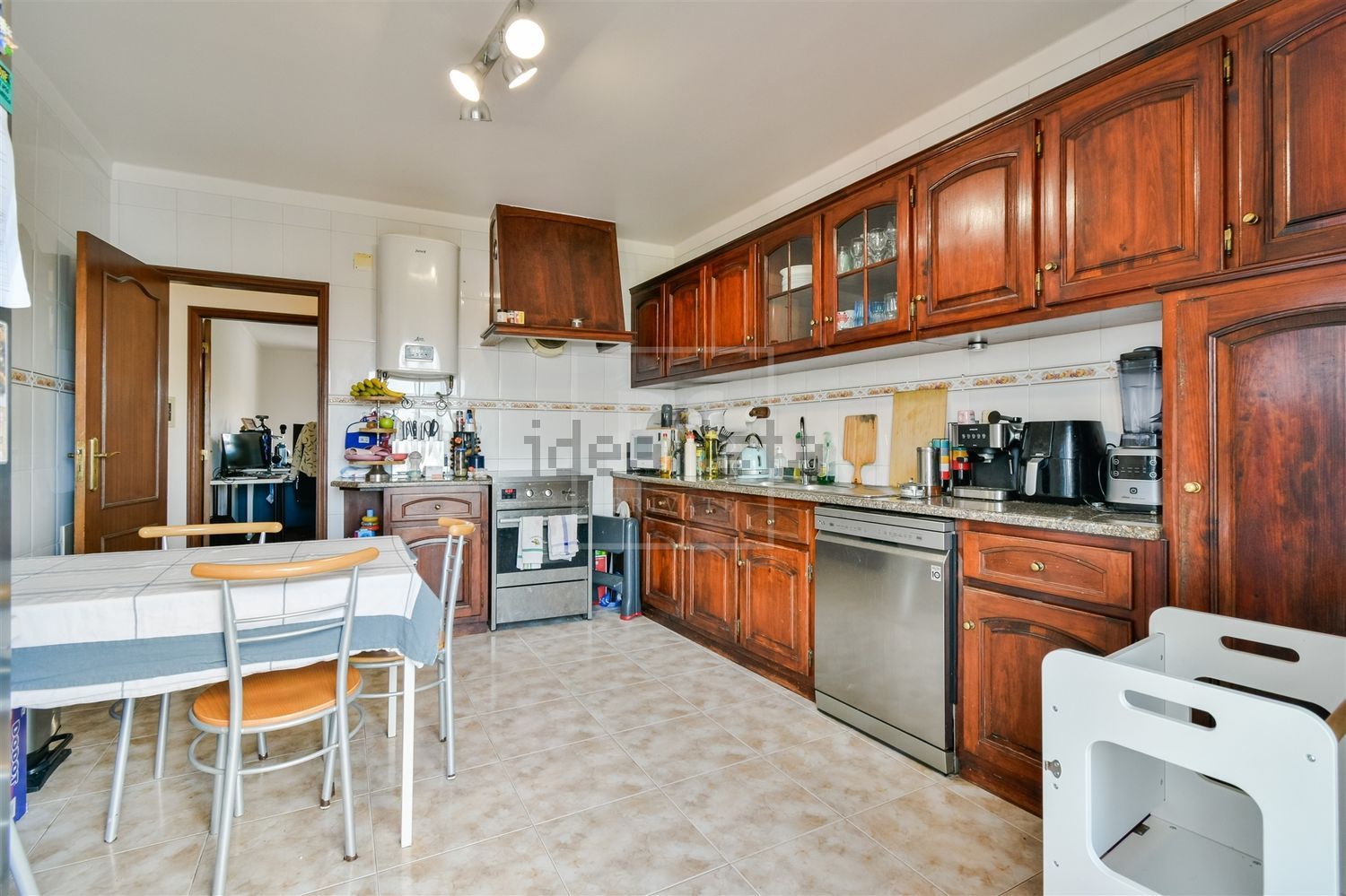 小楼房或独栋别墅出售在Praça Dom Lourenço Vicente, 18 - 厨房