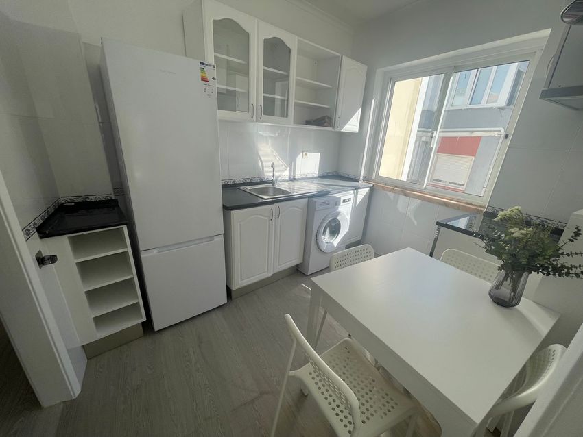 出租房间在Rua Francisco Lourenço, 1