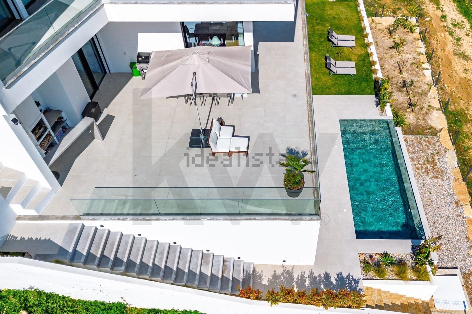 小楼房或独栋别墅出售在Rua das Lombas - 游泳池