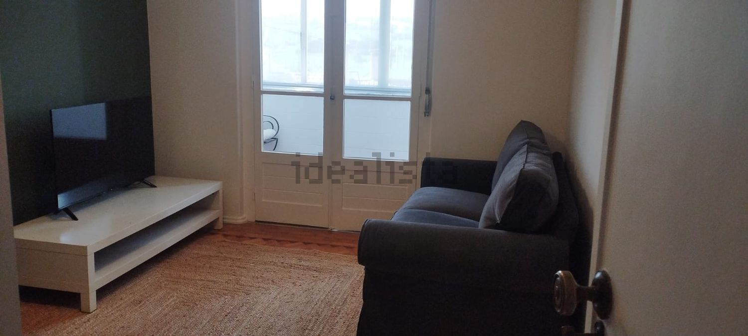 出租公寓 t2在Rua Engenheiro Quartin Graça, 27 - 客厅