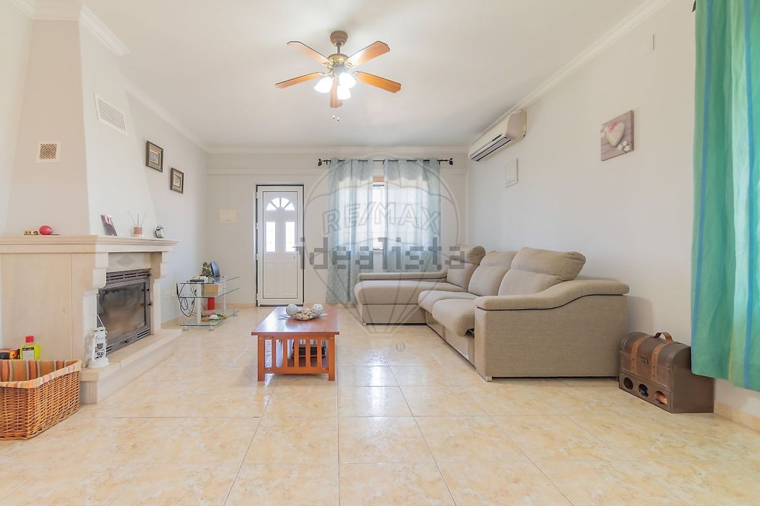 小楼房或独栋别墅出售在Rua das Flores - 客厅