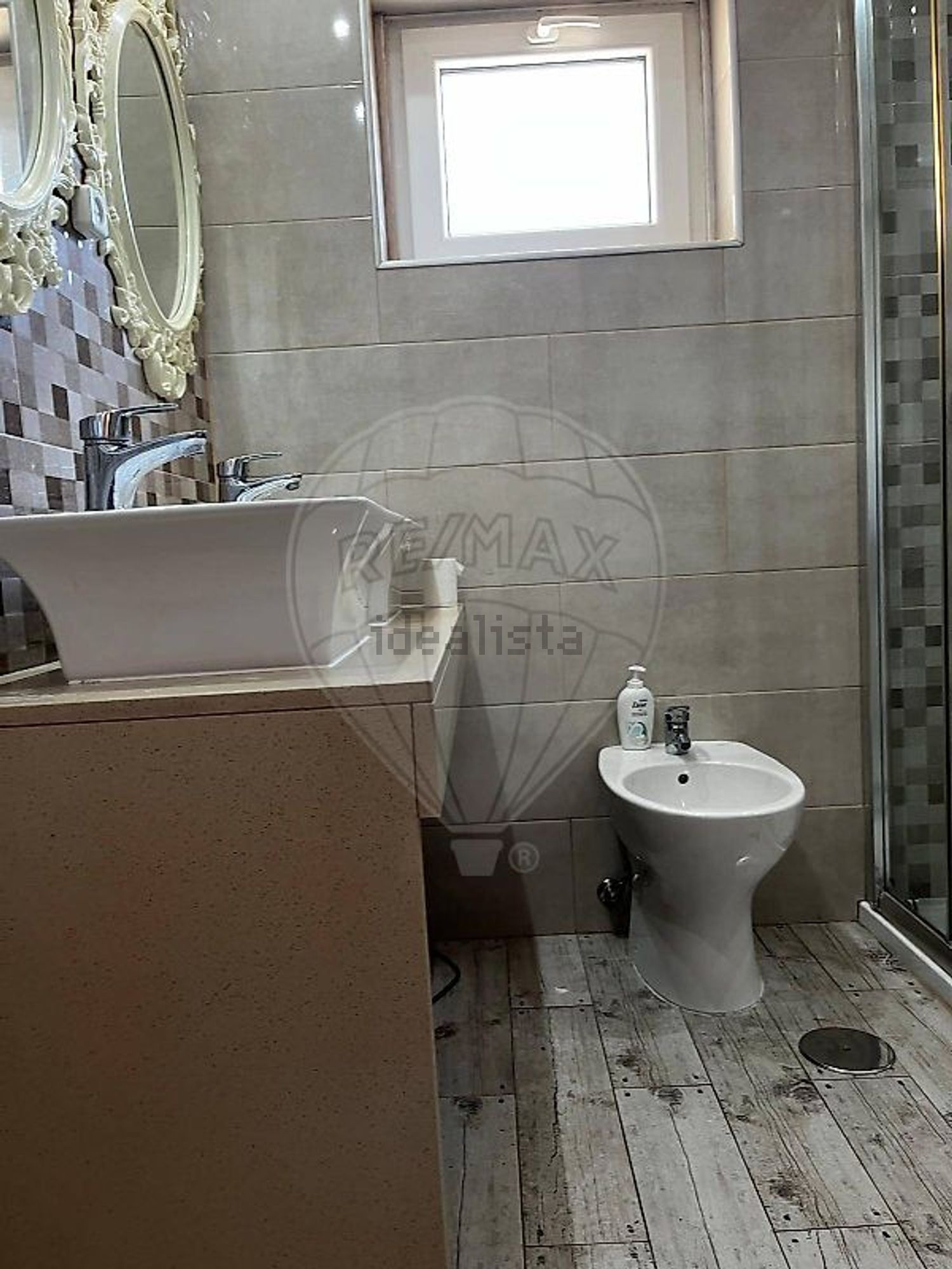 小楼房或独栋别墅出售在Rua Furnas - 卫生间