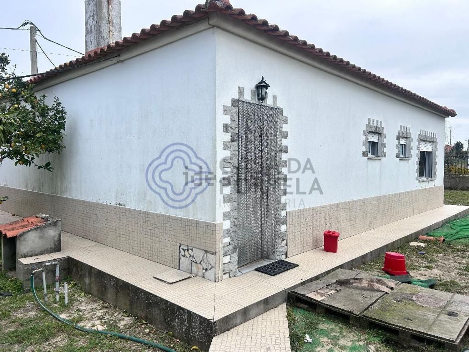 小楼房或别墅出售在Rua Primavera - 外立面