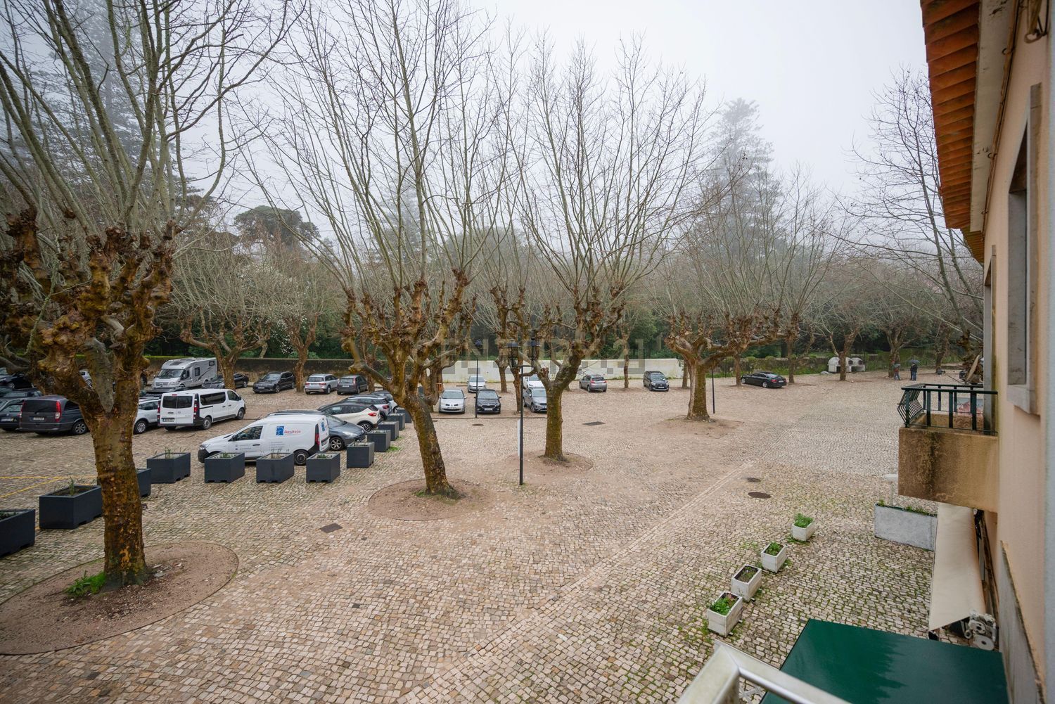 小楼房或独栋别墅出售在Praça Dom Fernando II, 6 - 花园