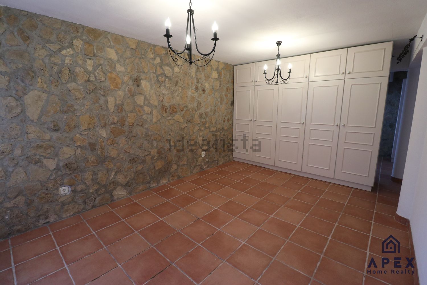 出租小楼房或独栋别墅在Fanhões - 照片