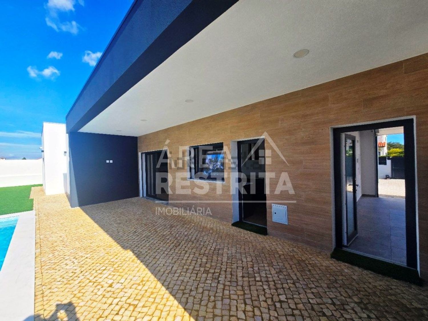 小楼房或独栋别墅出售在Rua dos Vitoriosos - 照片