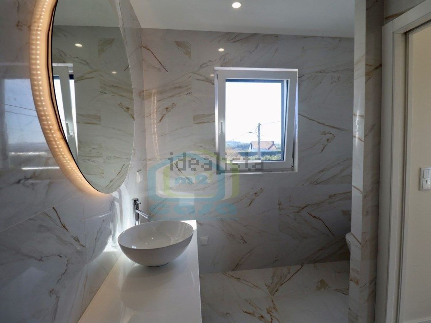 小楼房或独栋别墅出售在Rua das Flores - 卫生间