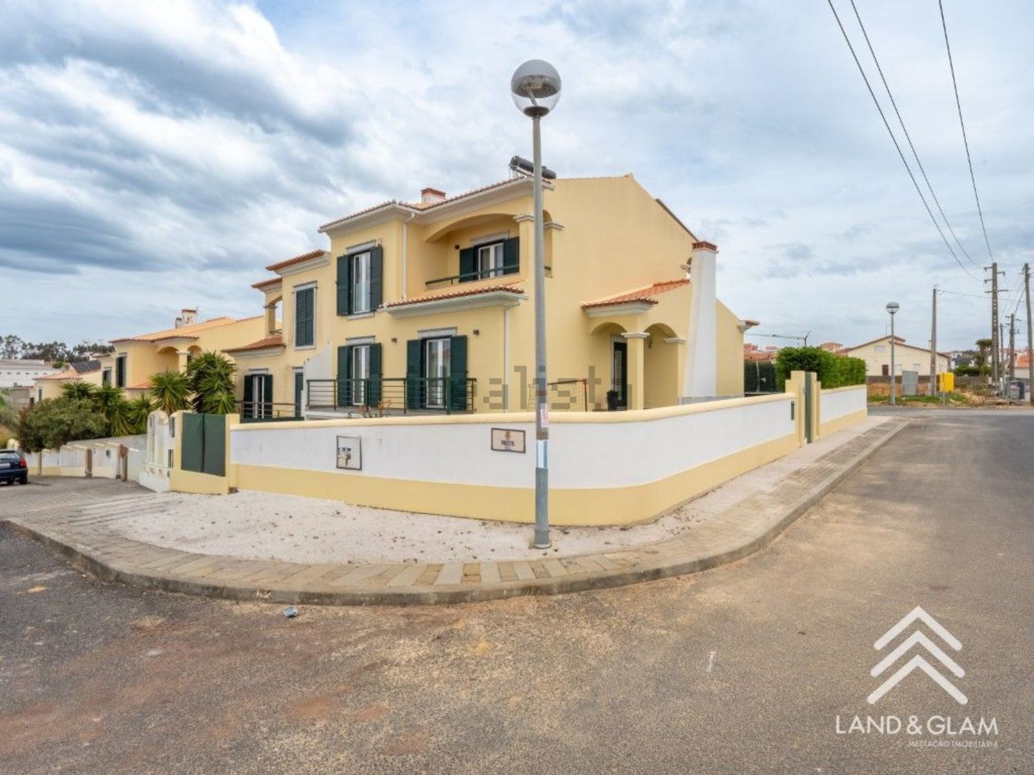 小楼房或独栋别墅出售在Rua das Helenas, 10 - 外立面