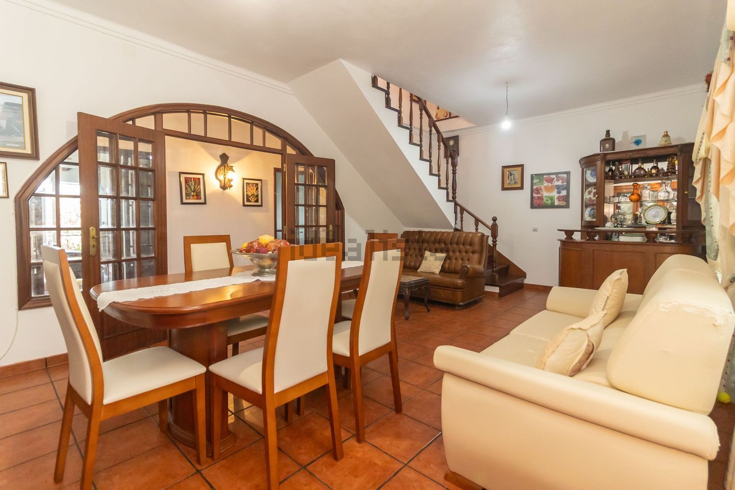 小楼房或独栋别墅出售在Avenida Padre Nabeto - 客厅