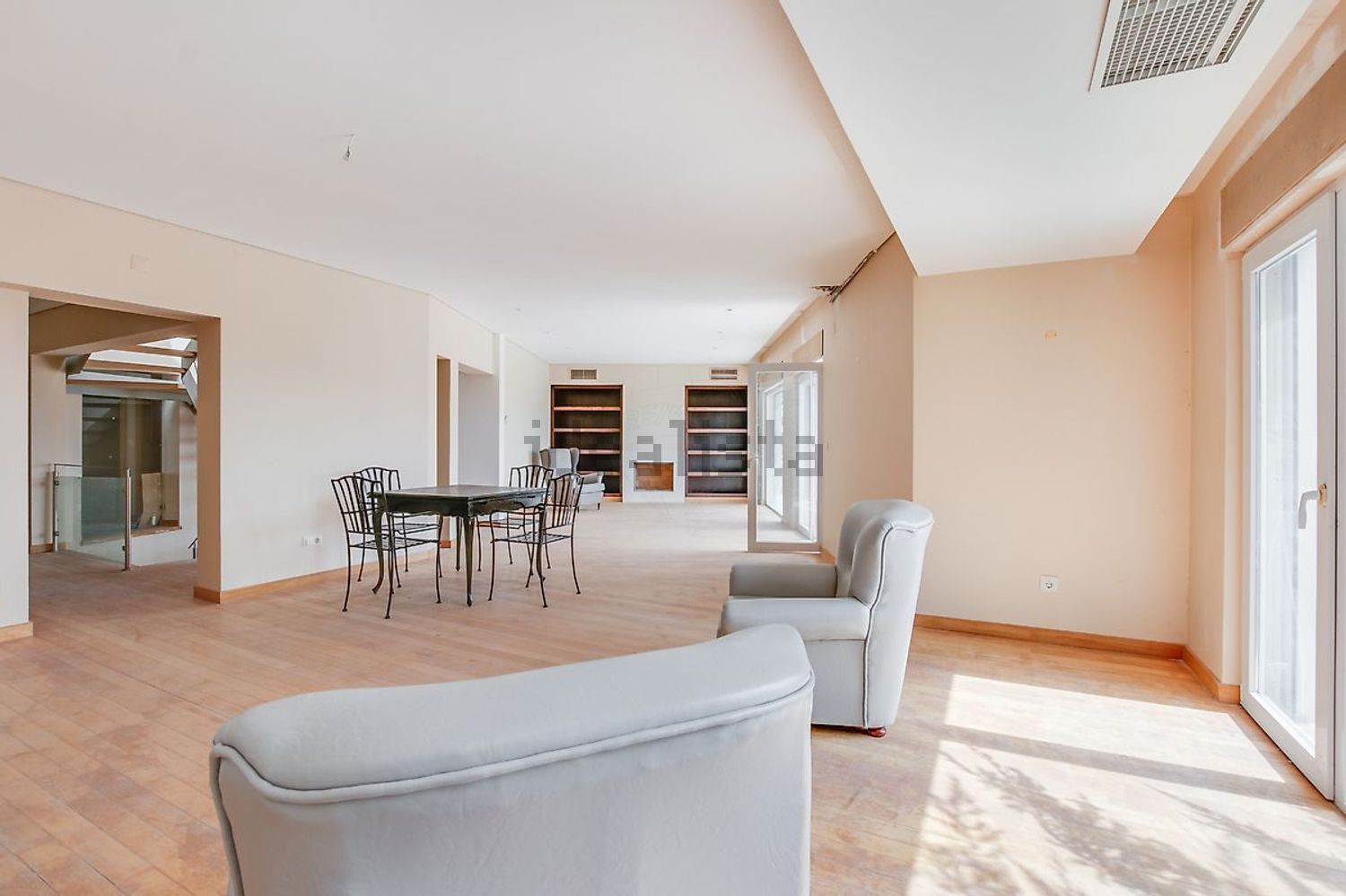 出租小楼房或独栋别墅在Marco Cabaço - Vale Cavala - 客厅