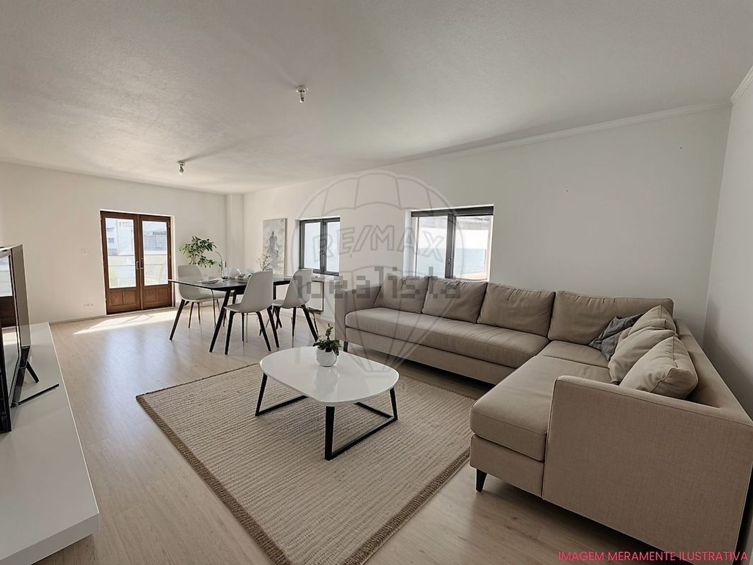 小楼房或独栋别墅出售在Lamas e Cercal - 客厅