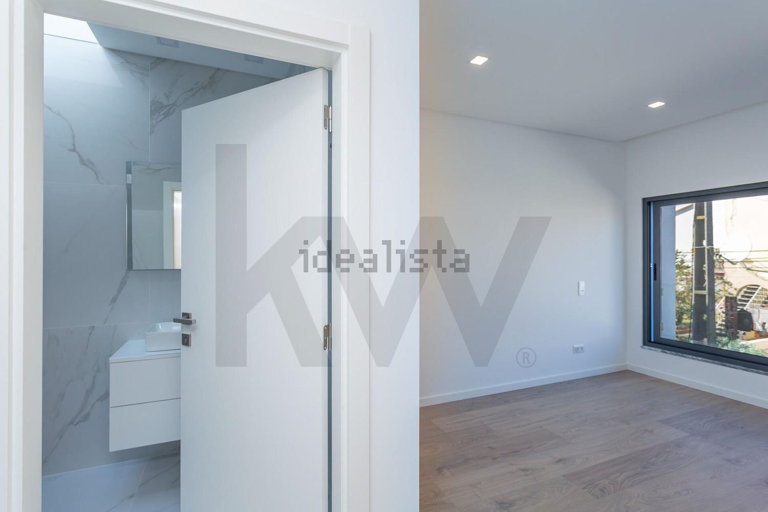 双拼别墅出售在Rua Marechal Craveiro Lopes s/n - 试衣间