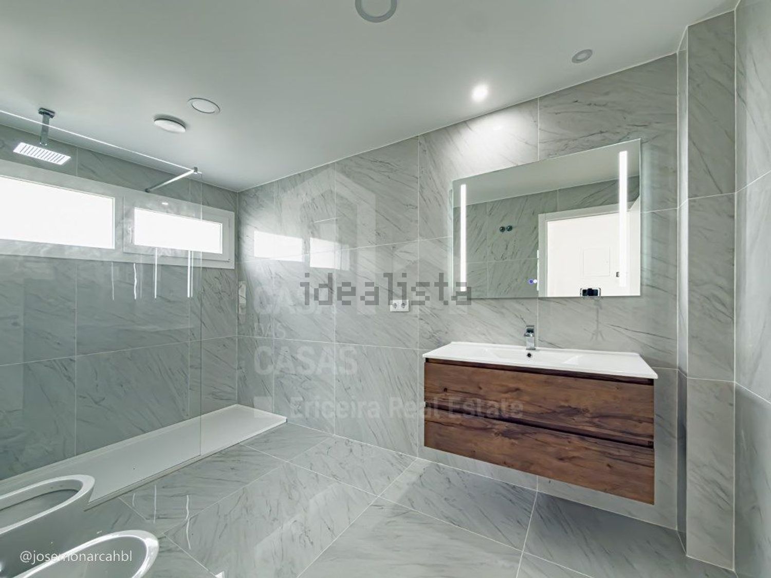 小楼房或独栋别墅出售在São Pedro da Cadeira - 卫生间