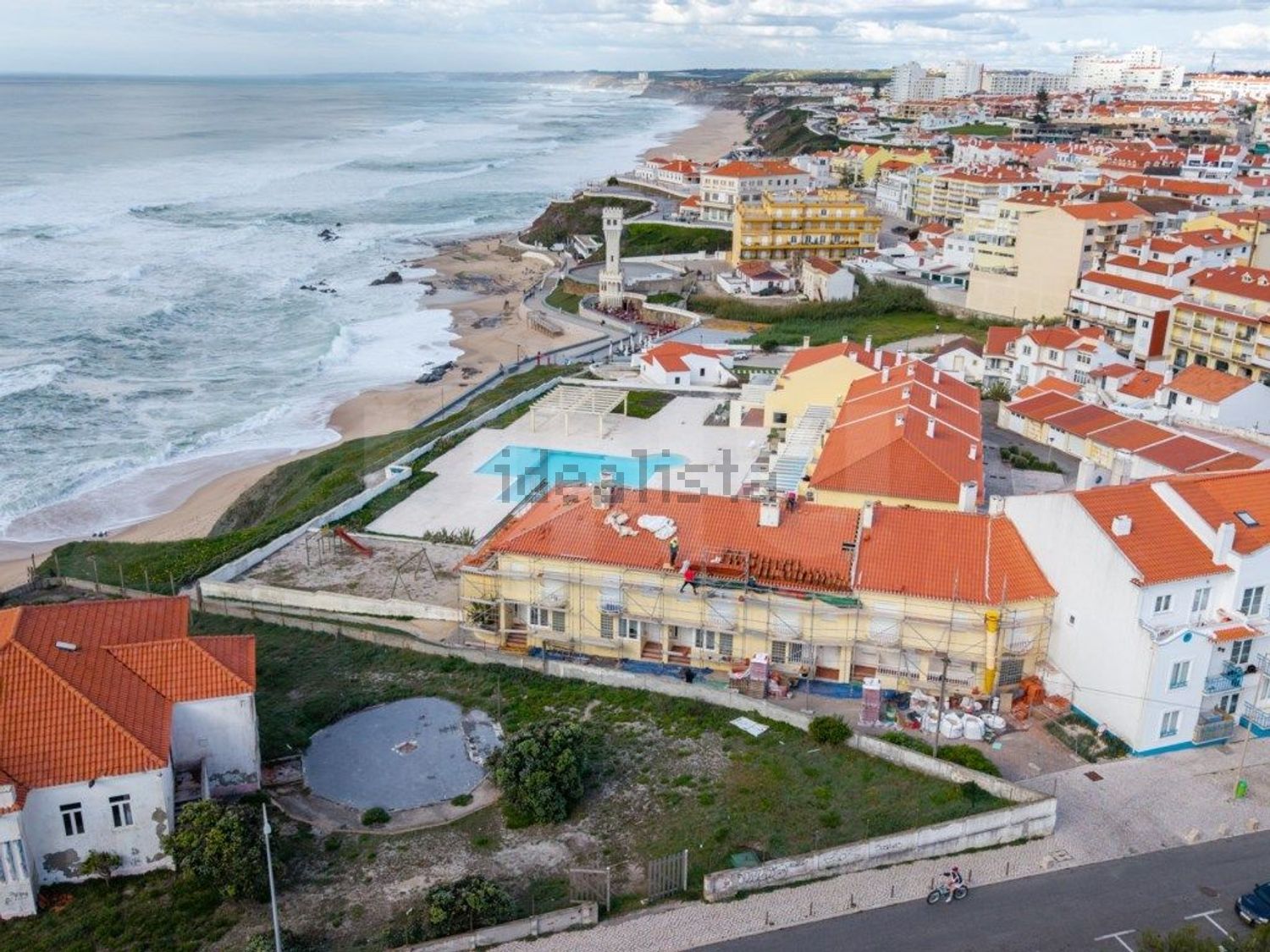 小楼房或独栋别墅出售在Rua José Joaquim de Miranda - 视线