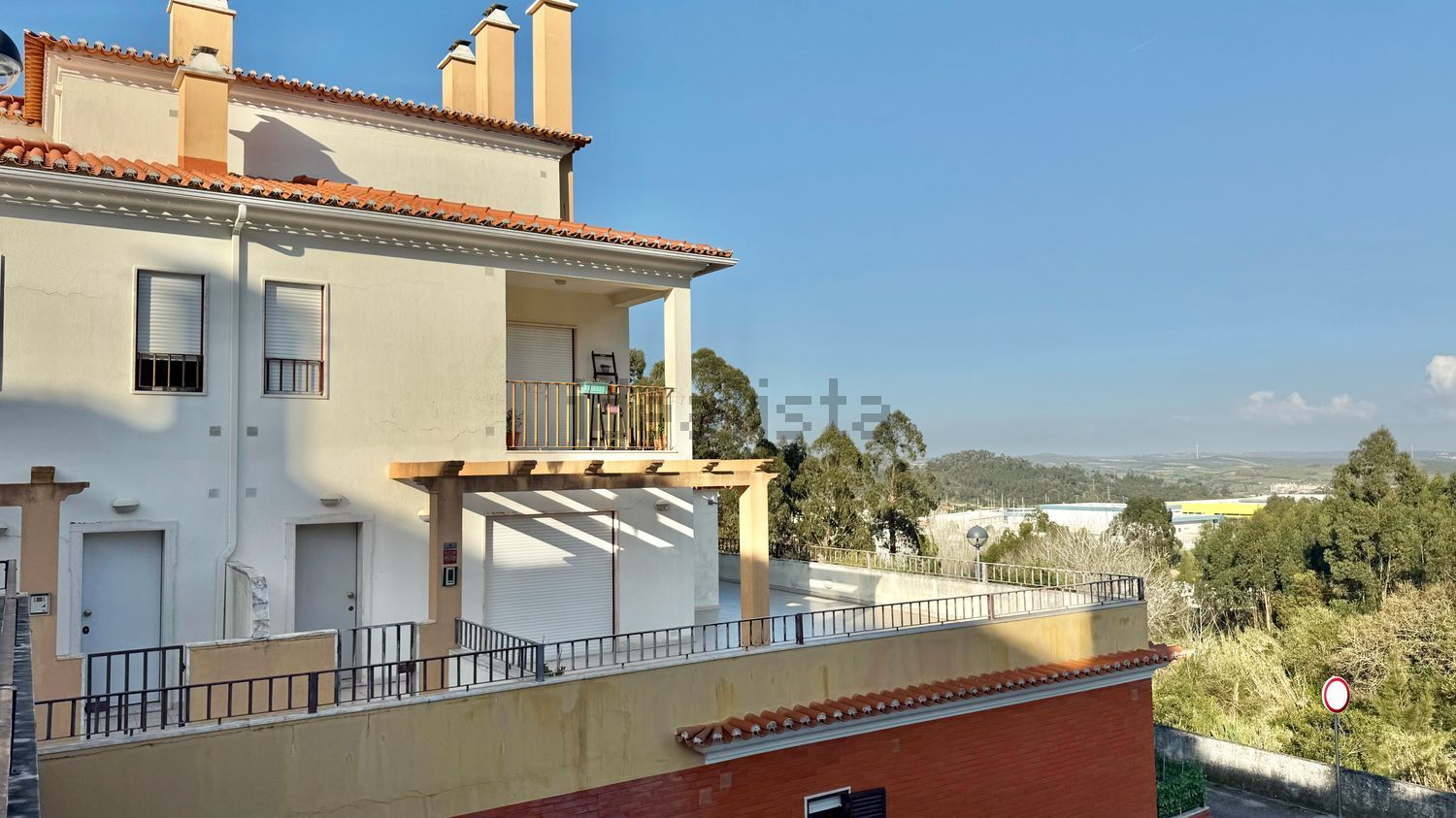 复式公寓出售在Rua das Glicínias, 2 a - 外立面