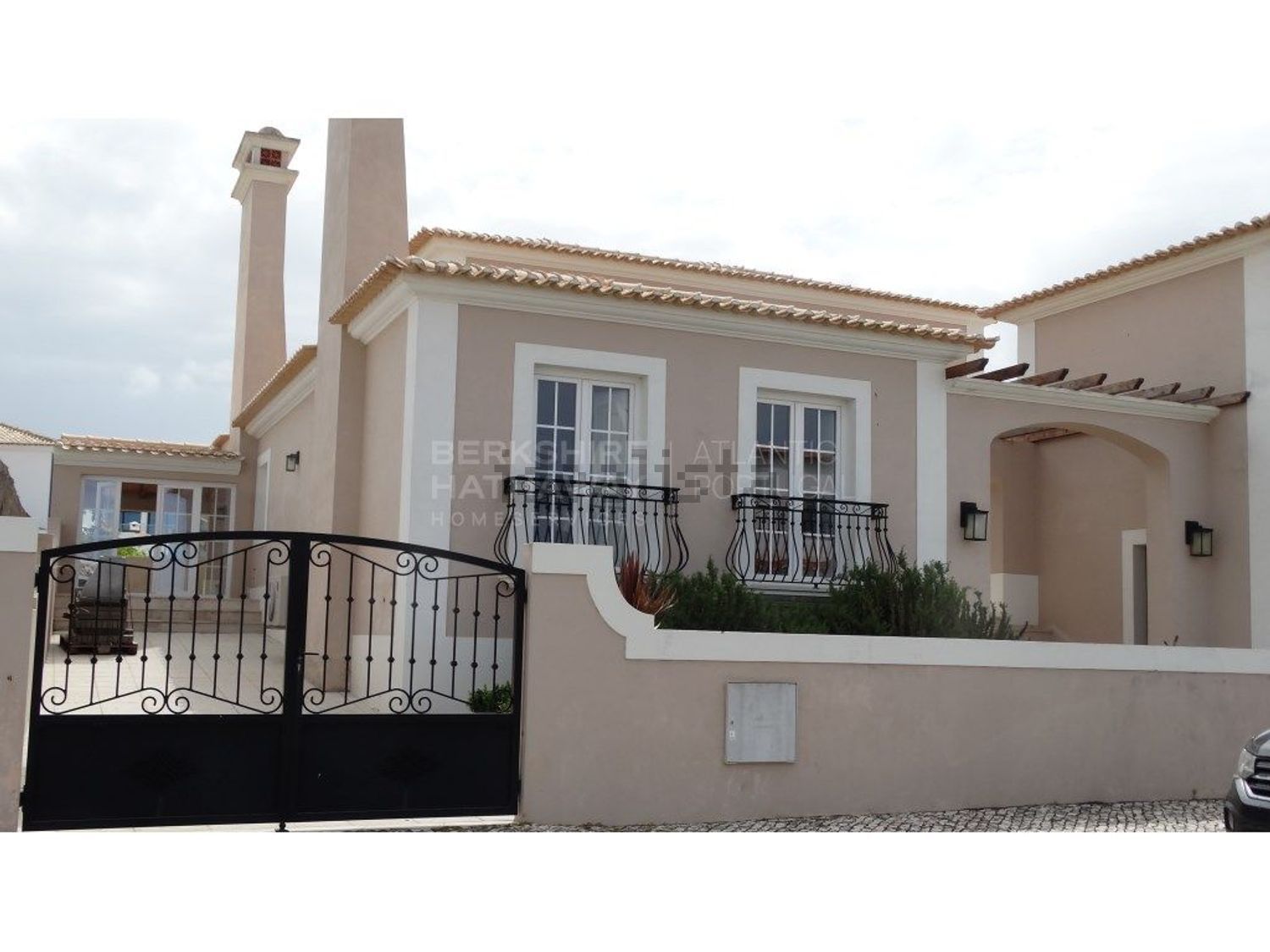 小楼房或独栋别墅出售在Porto Covo - 外立面