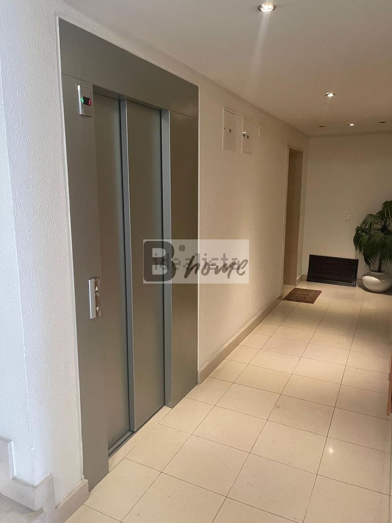 出租公寓 t2在Rua Maria Beatriz Mexia s/n - 过道