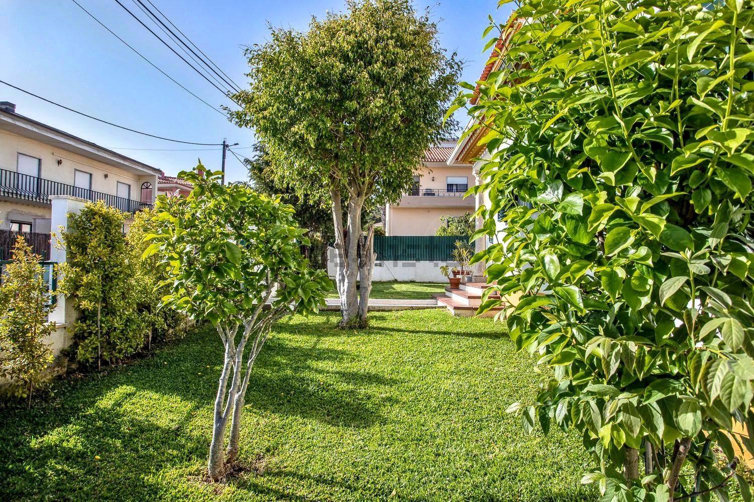 小楼房或独栋别墅出售在Rua dos Pintassilgos, 3 - 花园